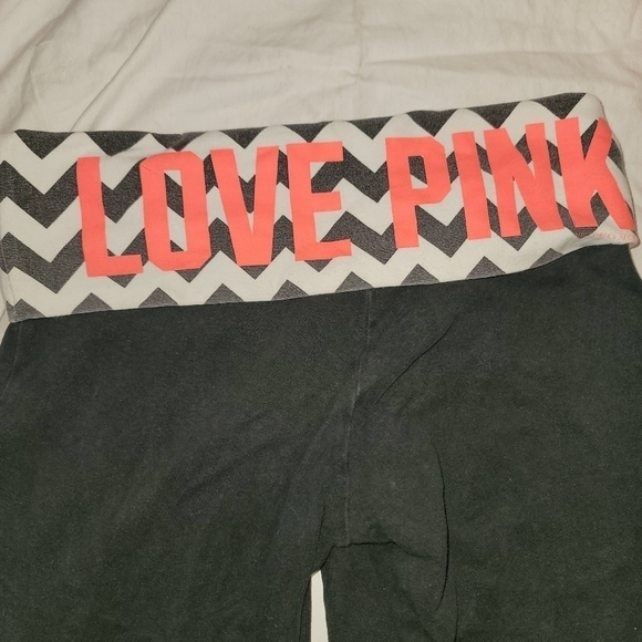 VICTORIA'S Secret Pink Capri Leggings - Picture 3 of 4